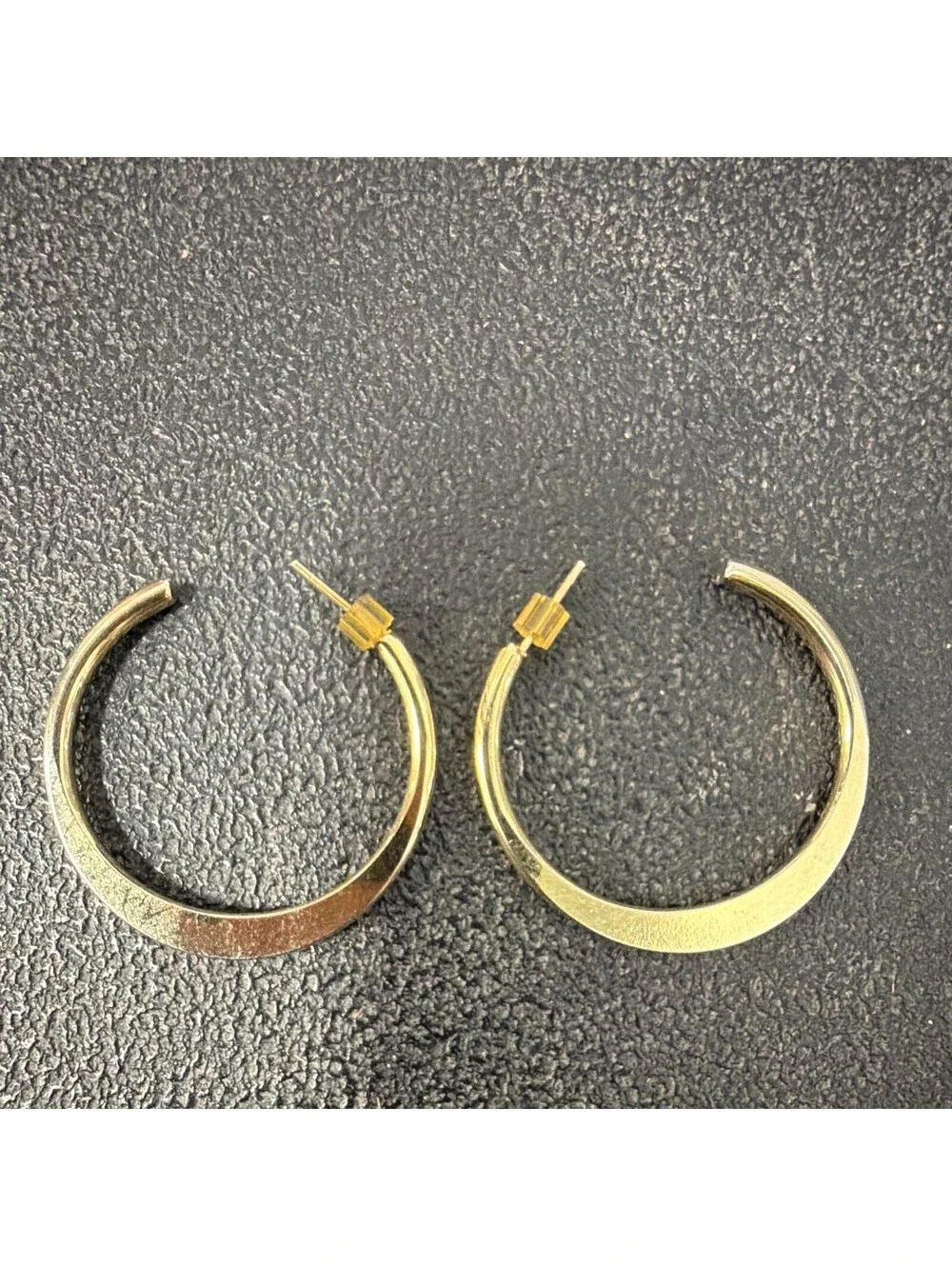 Gold Tone Pink Accent Hoop Earrings Screw Back Closure Round 1.25 in